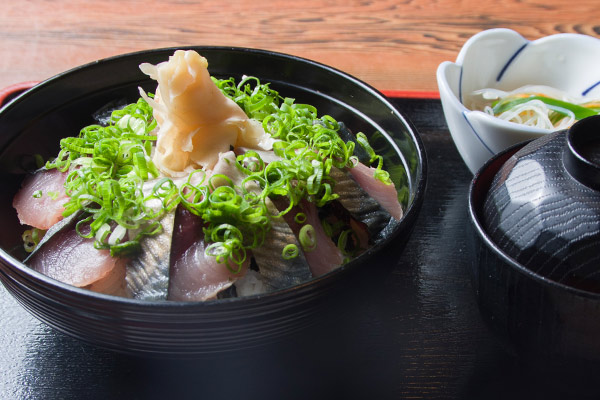 サバあぶり丼